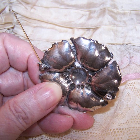 Designer Signed E.F. 900 Silver Pin Brooch - Round Flower Floral - Picture 7 of 7